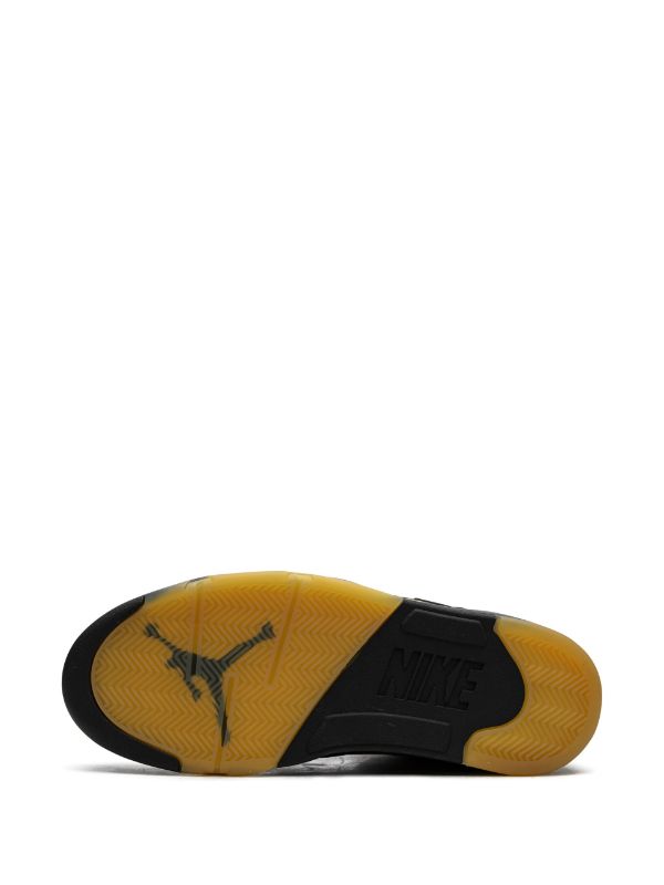 JORDAN 5 A MA MANIERE (NEGRAS)