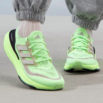 ADIDAS "ULTRABOOST" (TALLA 4)