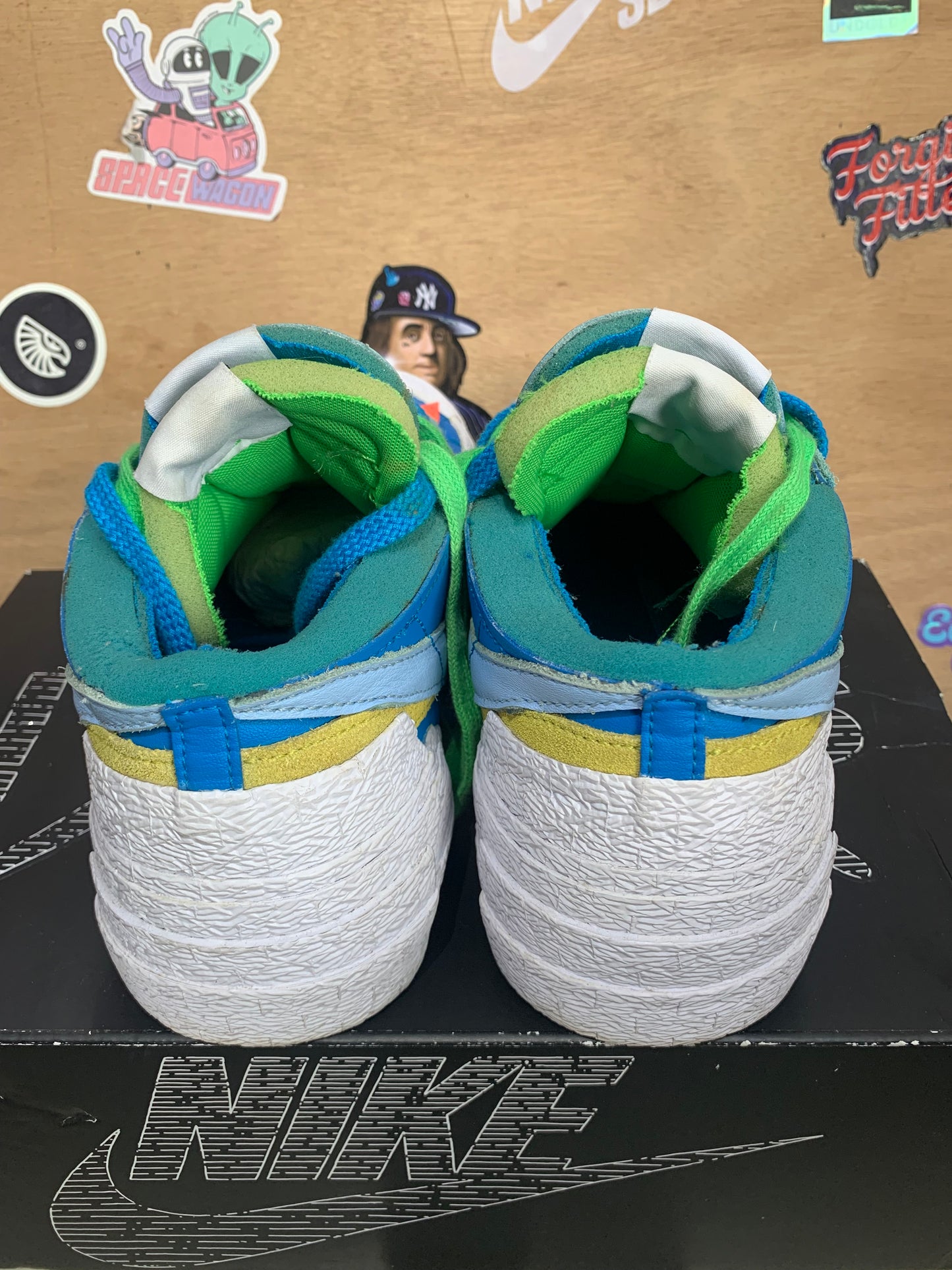 NIKE BLAZER SACAi X KAWS