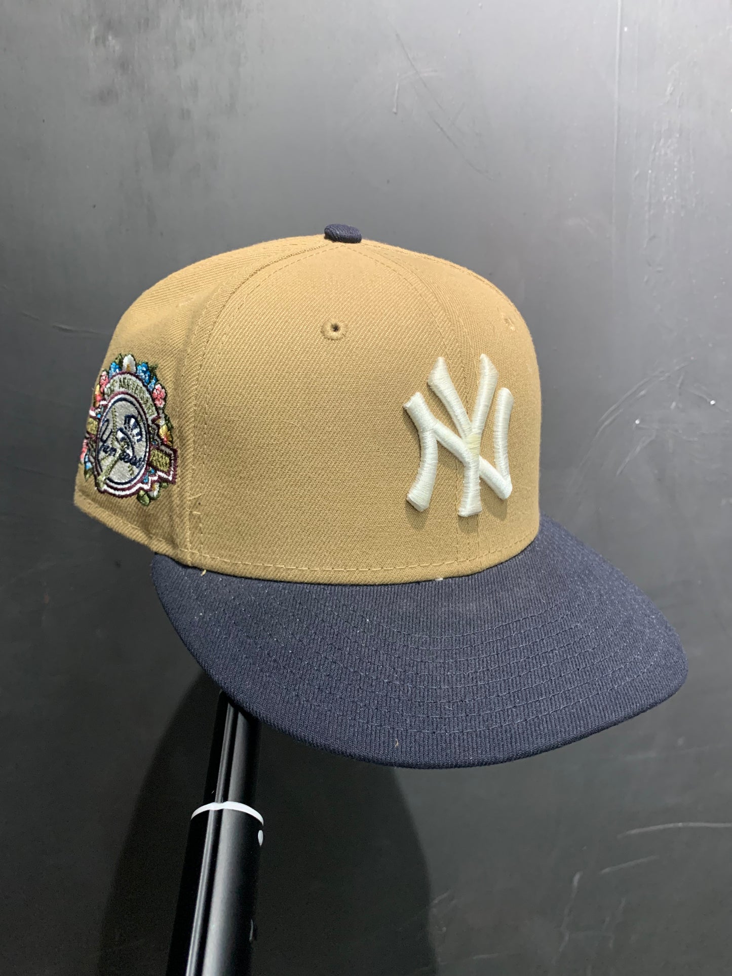 GORRA NEW ERA “YANKEES CAFÉ/AZUL” (TALLA 7US)
