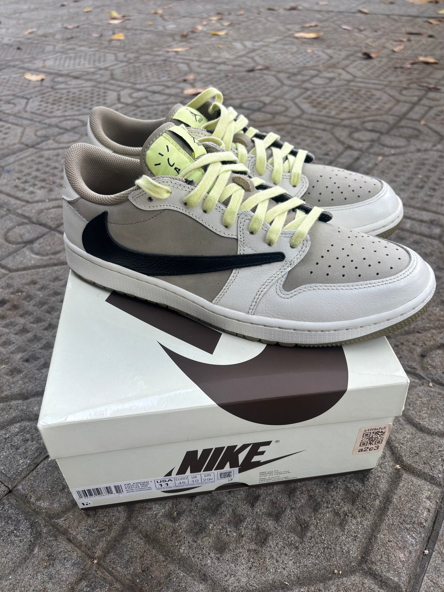 JORDAN 1 LOW TRAVIS “ GOLF OLIVE” ( TALLA 11US)