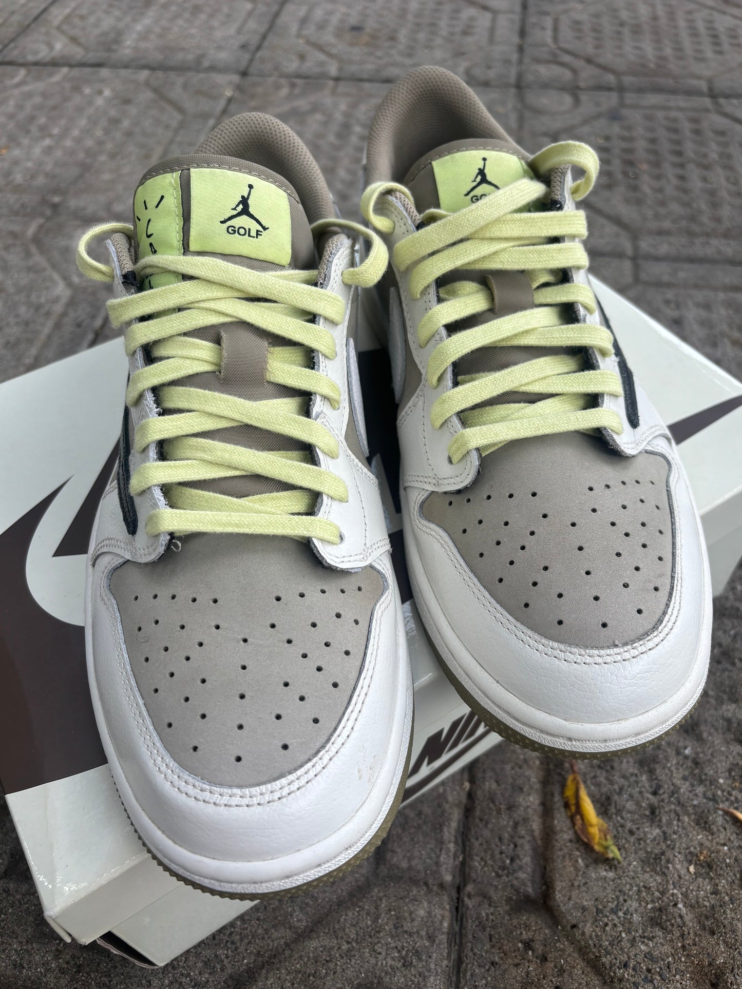 JORDAN 1 LOW TRAVIS “ GOLF OLIVE” ( TALLA 11US)